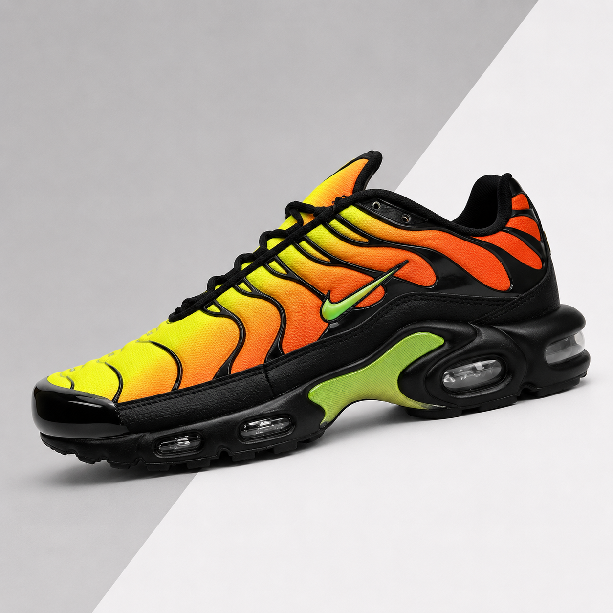 NIKE AIR MAX PLUS SOLAR RED